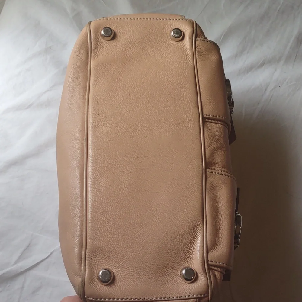 MARC JACOBS Multi-Pocket Peach Color Purse w/ Turquoise Interior - Picture 9 of 11